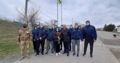 В Украину вернулись моряки спасенные с затонувшего возле Румынии судна