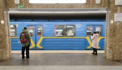 Две станции метро Киева до сих пор закрыты из-за минирования