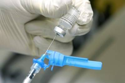 Власти США намерены давать вакцины против COVID-19 в долг