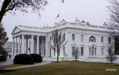 Посол США в РФ остается в Москве - Белый дом