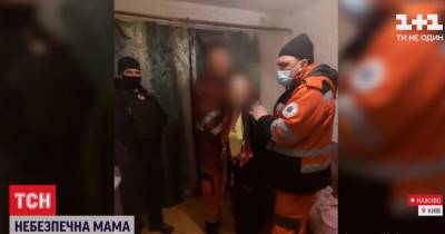 В Киеве мать, которая издевалась над ребенком и не пускала копов в квартиру, отправили в спецмедзаведение