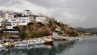 Допустимое число туристов из РФ увеличат до четырех тысяч в Греции