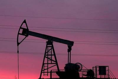 Нефть падает уже более чем на девять процентов