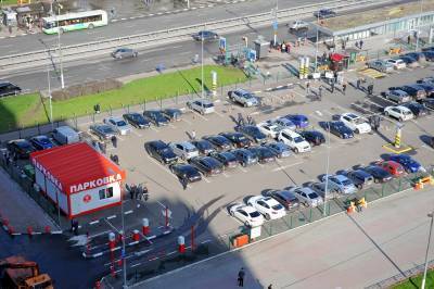 До конца этого года в центре Петербурга сделают еще 71 платную парковку