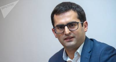 Министр Аршакян извинился и готов ответить за нападение на журналиста