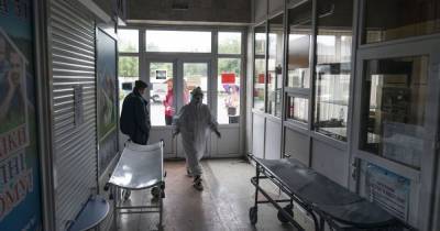 "Ситуация тяжелая": медик заявил, что в Житомире заканчиваются места в больницах для инфицированных COVID-19