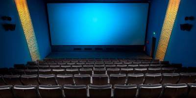 Новые послабления карантина: кабинет разрешил буфеты в кинотеатрах и школьные мероприятия