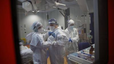 В Чехии больницы с трудом выдерживают нагрузку. Франция вводит карантин в 16-ти департаментах