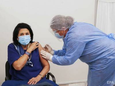 Президент Грузии публично вакцинировалась от коронавируса вакциной AstraZeneca