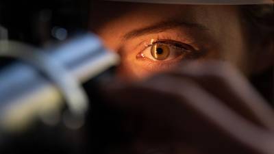 Врачи назвали сухость глаз признаком серьезного заболевания