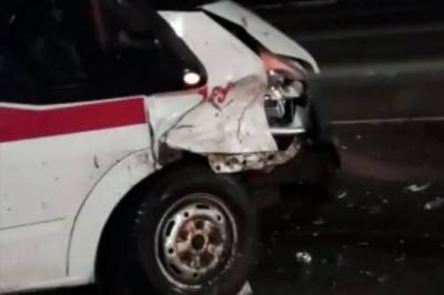 В очередном ДТП со «скорой помощью» в Хабаровске пострадал водитель