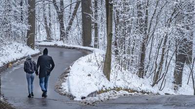 Эколог предупредил об опасности грязного снега для здоровья