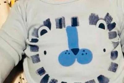 Женщина случайно купила пижаму с неприличным принтом ребенку и рассмеялась дома