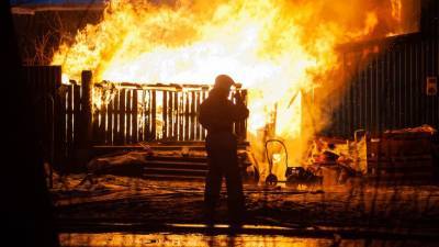 Несколько человек погибли при пожаре в частном доме в Пермском крае