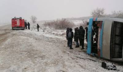 Под Астраханью опрокинулся автобус с 30 пассажирами