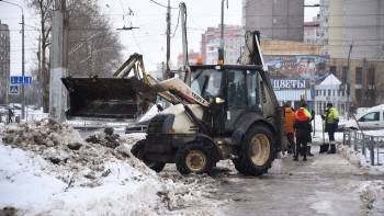 Дополнительные бригады коммунальщиков выведены для борьбы с подтоплениями на улицах Вологды