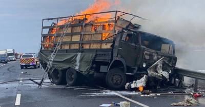 Смертельное ДТП в Хмельницкой области: военный КаМАЗ протаранил легковушку и загорелся