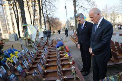 Американский ярлык: Байден санкционировал новые убийства на Украине?