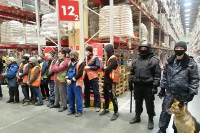 На рязанском складе незаконно работали 20 мигрантов