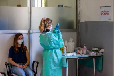 Режим ЧС и карантин: страны Европы охватывает третья волна коронавируса