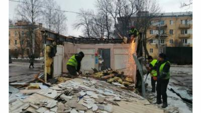 В Петербурге снесли 6 незаконных торговых павильонов с сувенирами и цветами