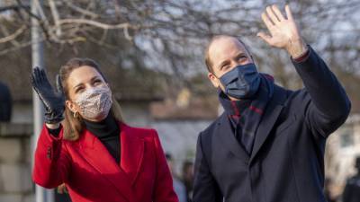 Принц Уильям и герцогиня Кейт Миддлтон нанесли визит скорой помощи в Лондоне