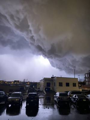 Мощный торнадо оставил без электричества почти 70 тыс семей в США (ВИДЕО) и мира