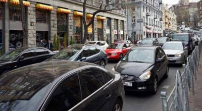 Утренние пробки осложнили движение транспорта во всем Киеве
