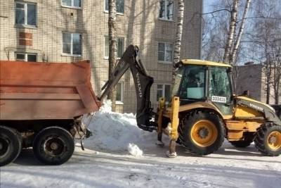 На этой неделе из дворов Йошкар-Олы вывезено около 1200 кубов снега