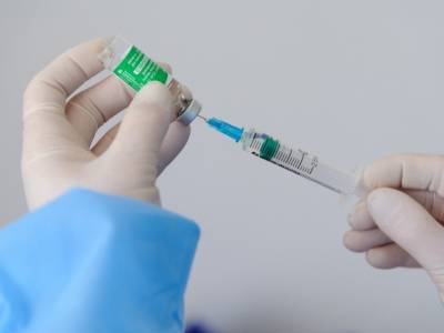 Латвия вслед за другими странами ЕС возобновила применение вакцины AstraZeneca