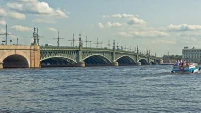 К ПМЭФ и Евро-2020 в Петербурге начнут ремонтировать Литейный мост и несколько набережных