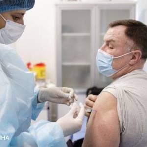 За последние сутки в Украине привили от коронавируса более 10 тысяч человек