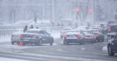 Коллапс в Калининграде: снег, аварии и десятибалльные пробки (фото)