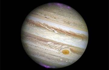 Ученые раскрыли причину загадочных ультрафиолетовых сияний на Юпитере