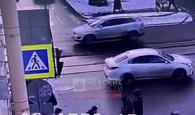 В Санкт-Петербурге машина с номерами Смольного сбила ребенка