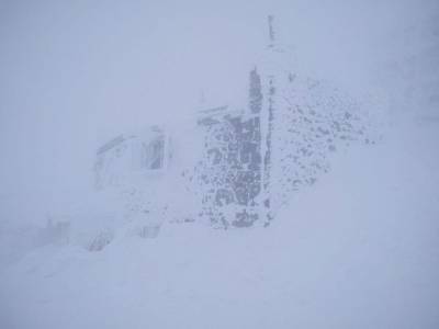 В Карпатах угроза лавин, а на горе Поп Иван – снег, мороз и плохая видимость
