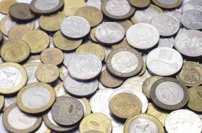 Эксперт заявила, что рубль недооценен и может обрушить доллар на 10%