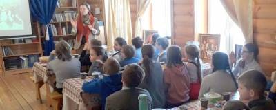 Школьникам из Чехова рассказали о Масленице в Никольском храме