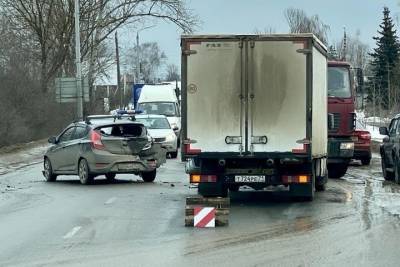 19 марта в Туле столкнулись легковушка и грузовик