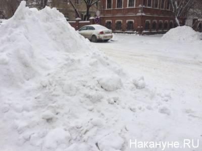 В Челябинске глава района получил представление за свалку снега в поселке АМЗ