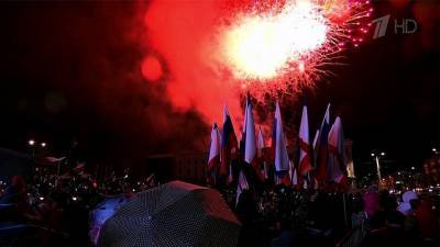 В годовщину воссоединения Крыма и Севастополя с Россией праздничные мероприятия охватили всю страну