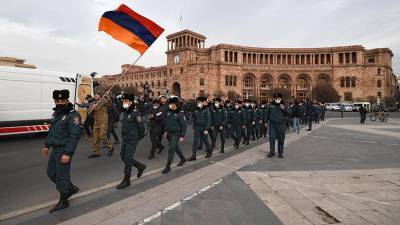 В Армении пообещали отменить режим военного положения до выборов