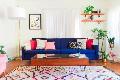 Как вписать яркий диван в интерьер: советы, которые сделают комнату стильной
