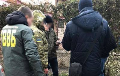 Двух украинских пограничников поймали на взятке 1300 евро