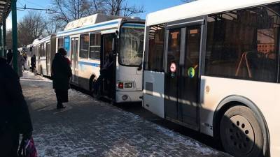 ДТП с тремя пассажирскими автобусами произошло в Великом Новгороде