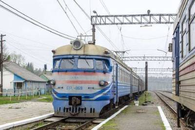 Железнодорожники угрожают остановить все перевозки