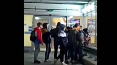 В Киеве на Троещине "бригада" подростков пыталась избить 12-летнего ребенка, но вмешались прохожие
