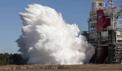 NASA успешно испытало мощнейшую в мире ракету-носитель SLS