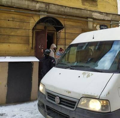 В Петербурге во время обысков в «Открытке» задержан журналист