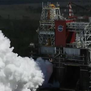 В NASA провели испытания ракетных двигателей для полета на Луну